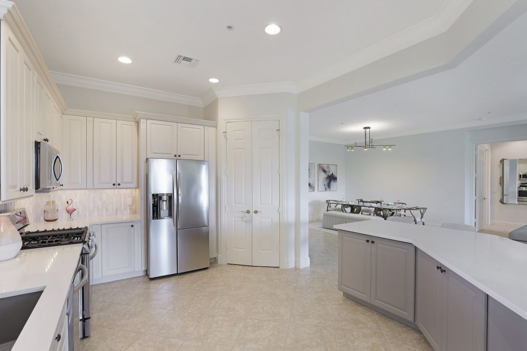 3176 Serena Ln #202, Naples, FL 34114