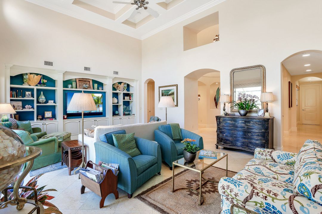 2911 Tiburon Blvd E, Naples, FL 34109