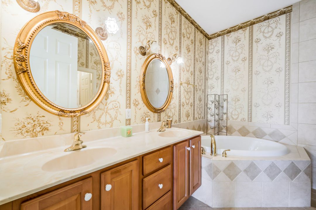 5965 Paradise Cir, Naples, FL 34110