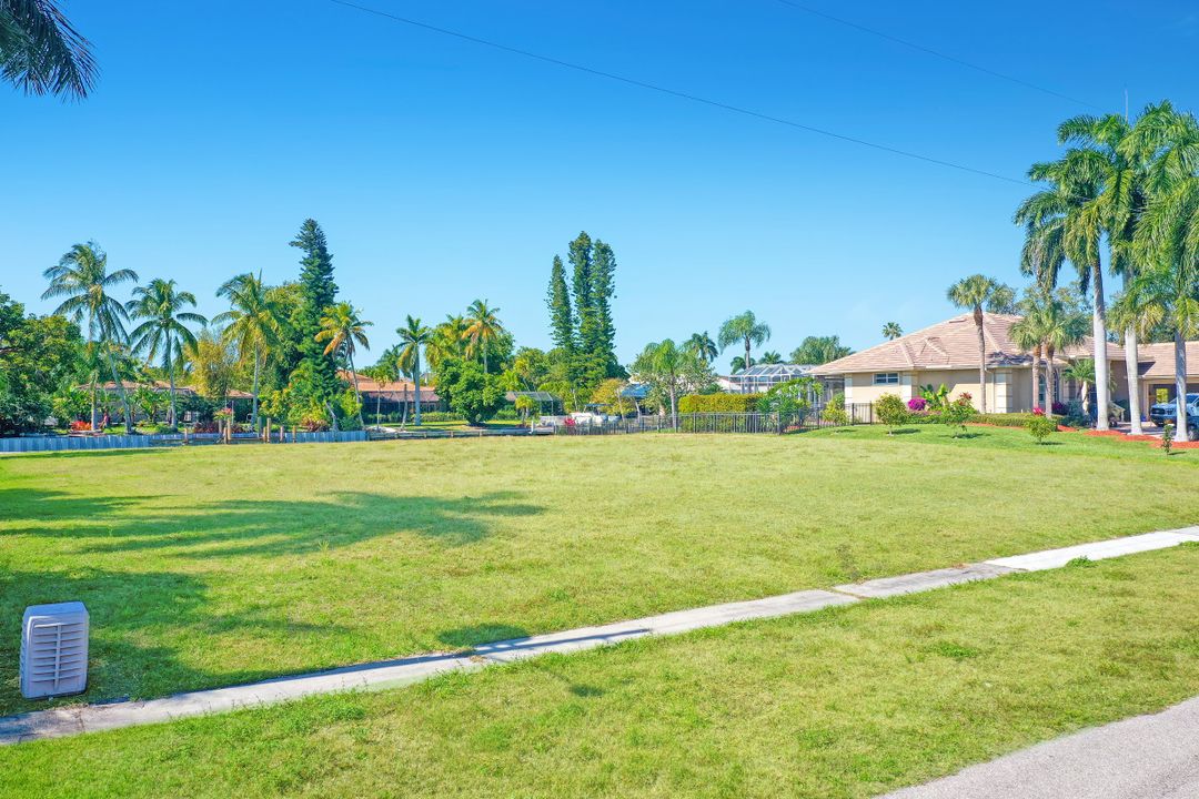 1085 Caxambas Dr, Marco Island, FL 34145