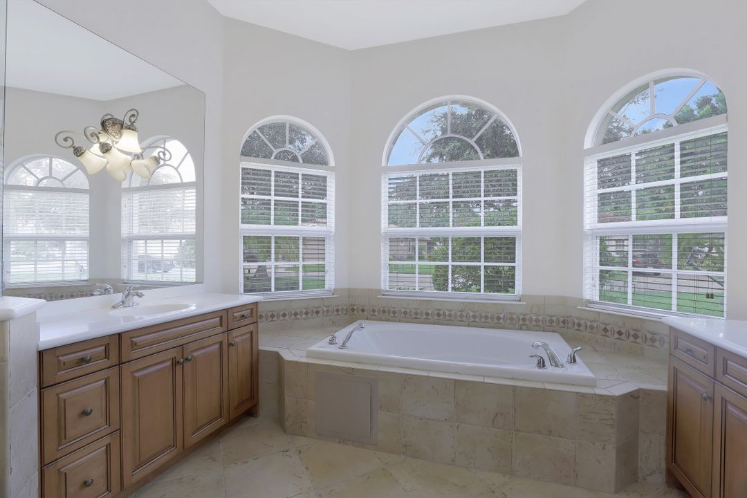 10196 Avonleigh Dr, Bonita Springs, FL 34135