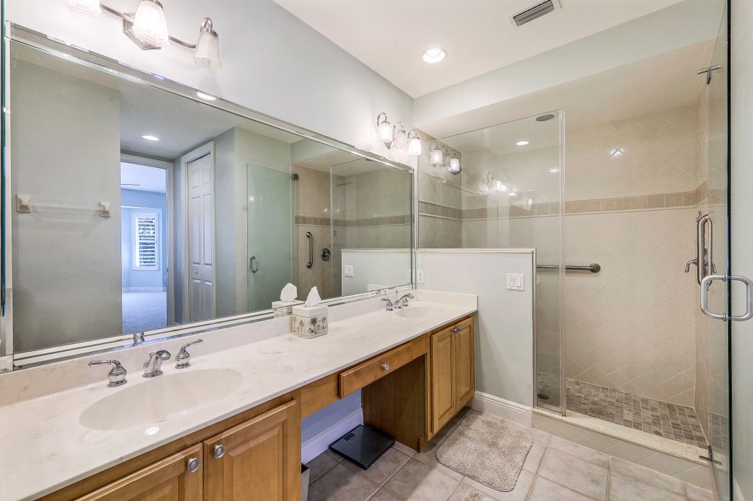 4800 Yacht Harbor Dr #822, Naples, FL 34112