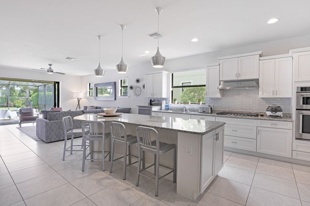 16083 Camden Lakes Cir, Naples, FL 34110