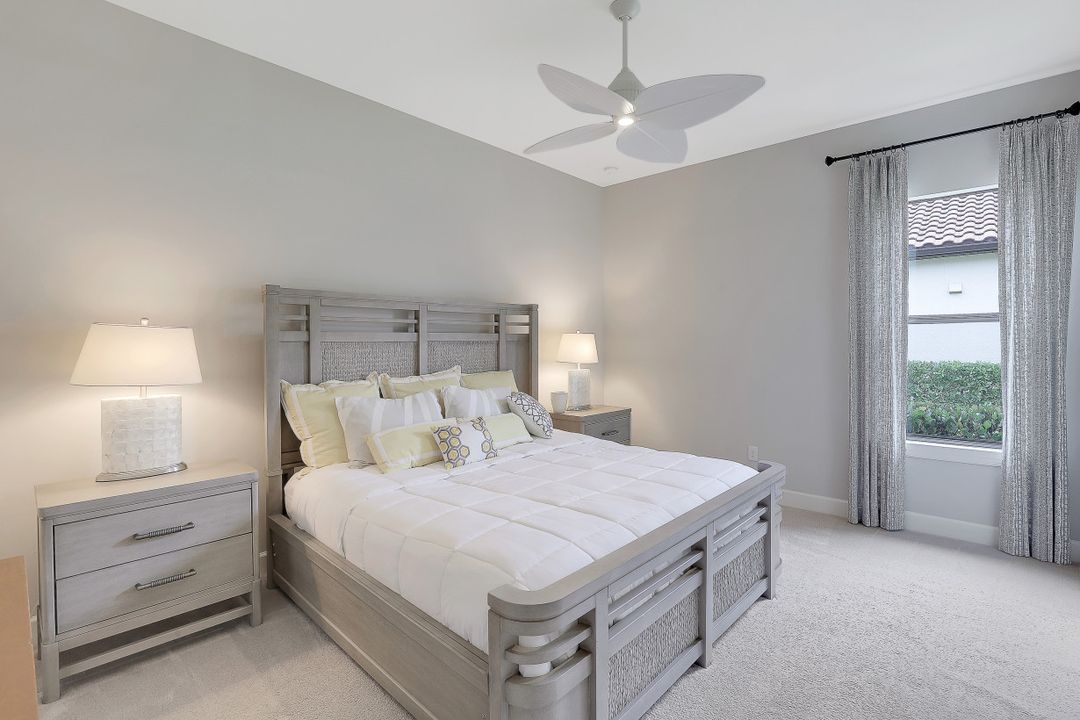 8450 Palacio Terrace W, Naples, FL 34114