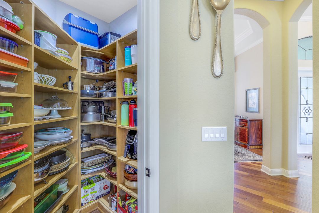 10565 Espanola Dr, Bonita Springs, FL 34135