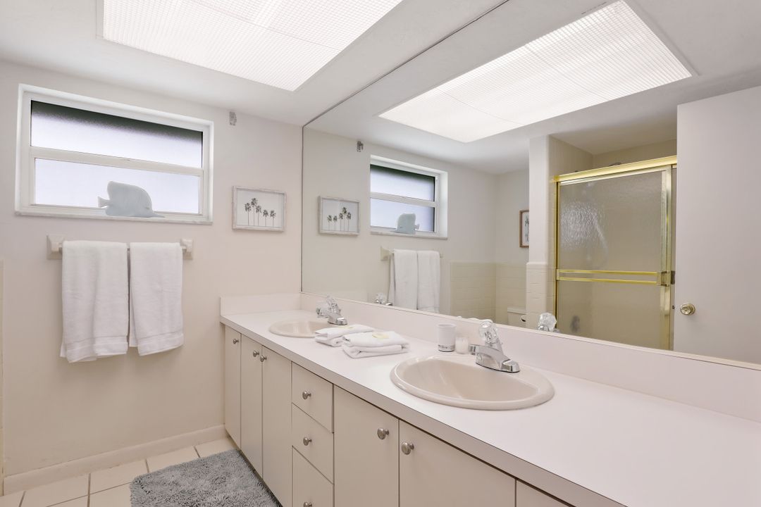 139 Bayview Ave, Naples, FL 34108