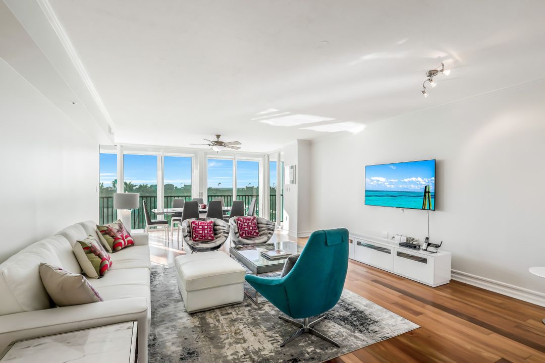 7515 Pelican Bay Blvd #4b, Naples, FL 34108