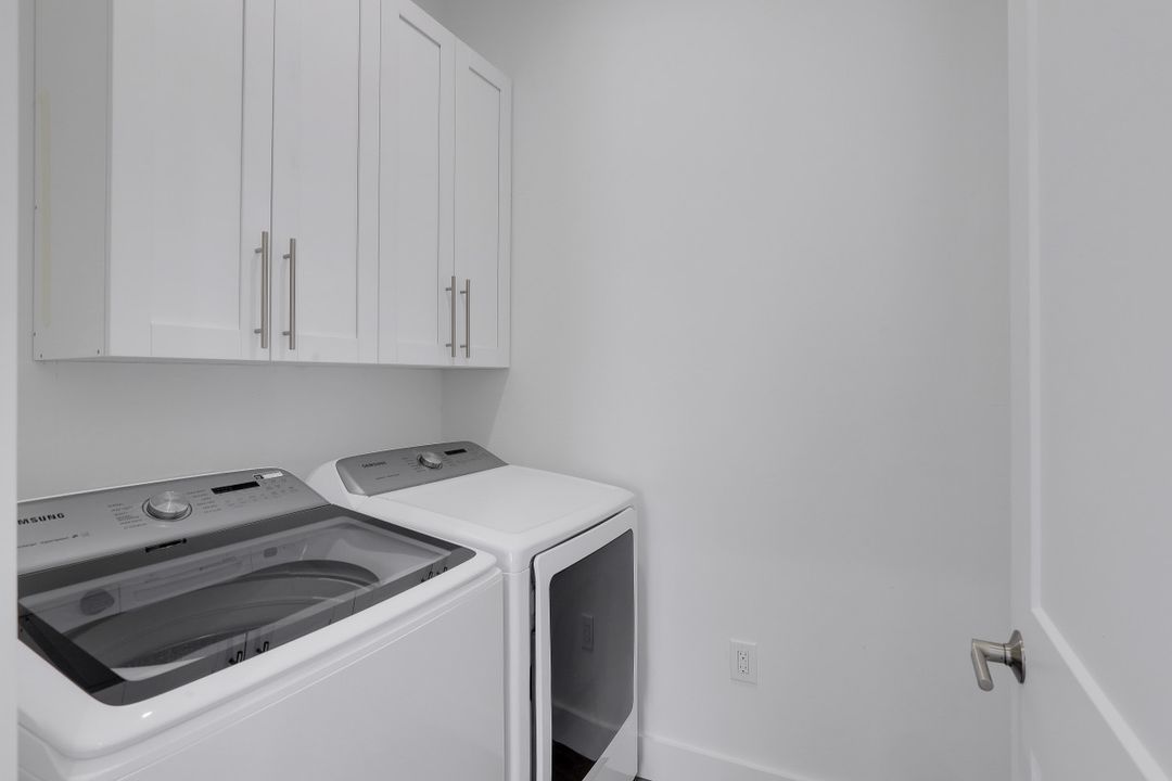 3013 Lunar St, Naples, FL 34112