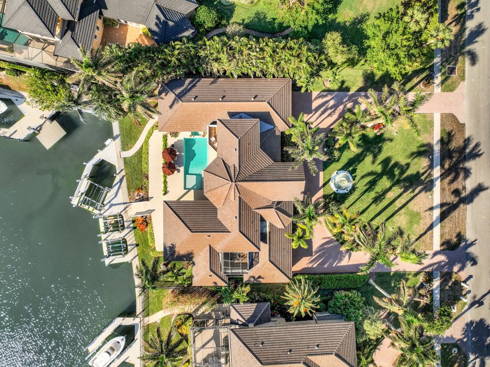 856 Inlet Dr, Marco Island, FL 34145