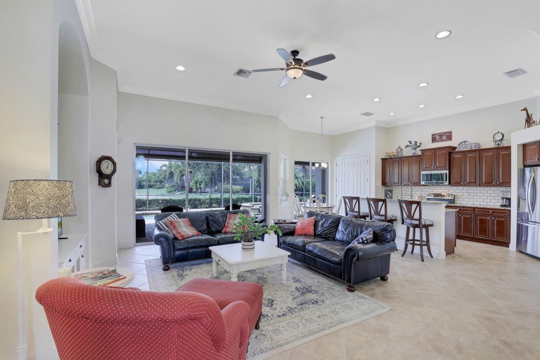 9746 Nickel Ridge Cir, Naples, FL 34120