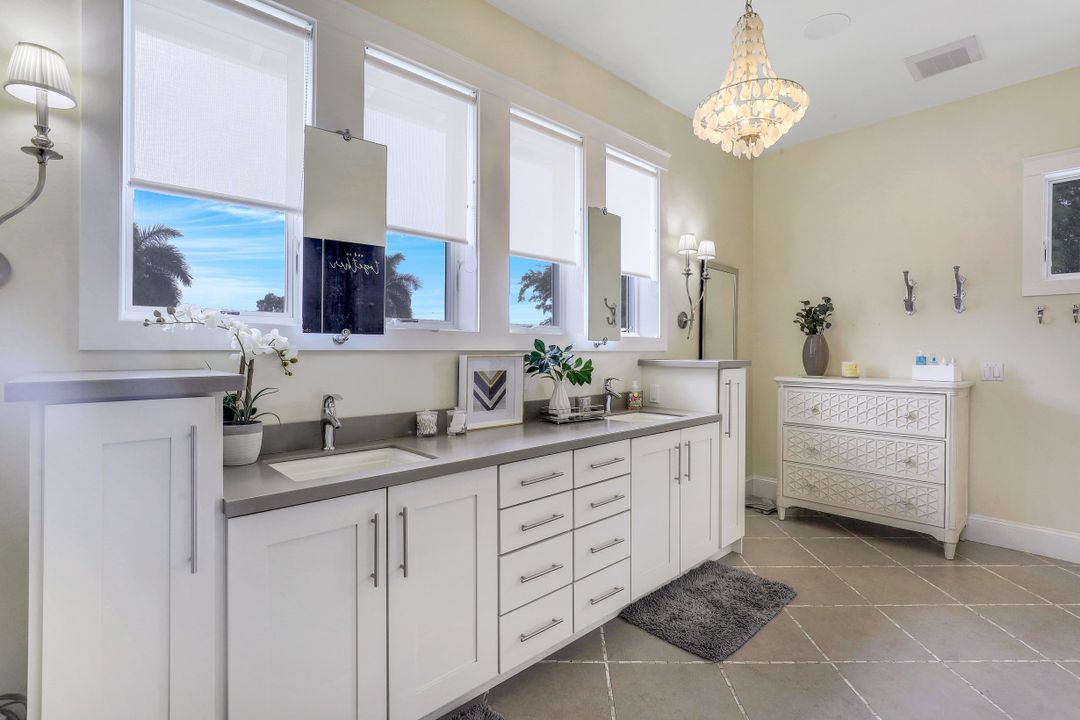 4559 E Riverside Dr, Fort Myers, FL 33905