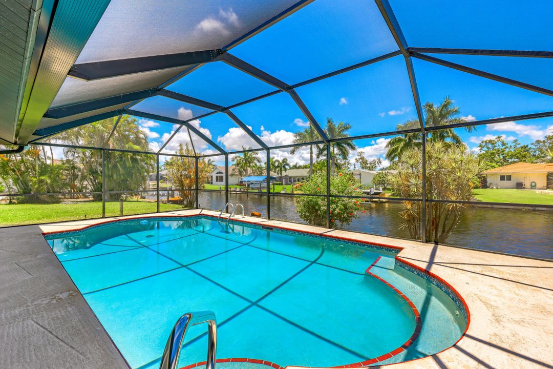 2215 SE 31st St, Cape Coral, FL 33904