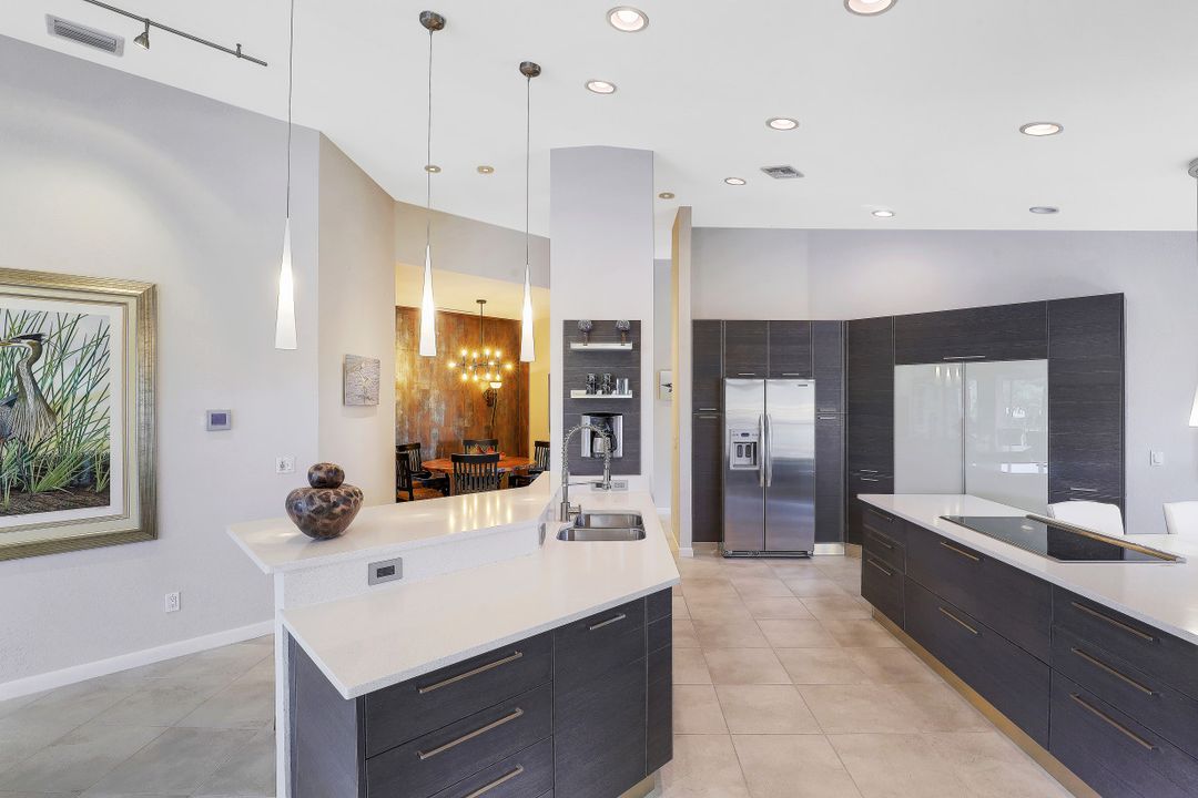 1825 Seville Blvd #821, Naples, FL 34109