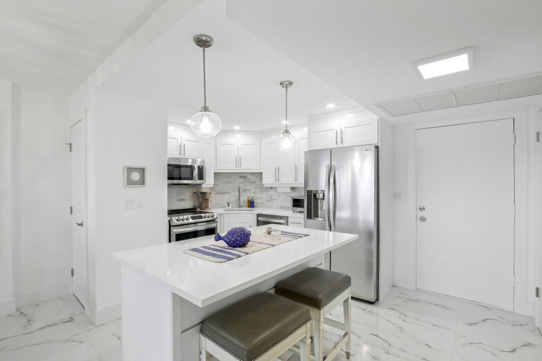 5 Bluebill Ave #606, Naples, FL 34108