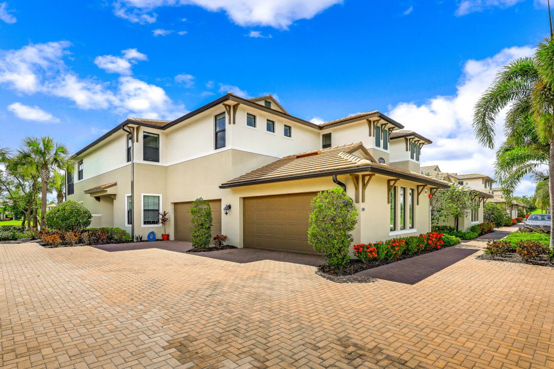 2181 Frangipani Cir  #201, Naples, FL 34120