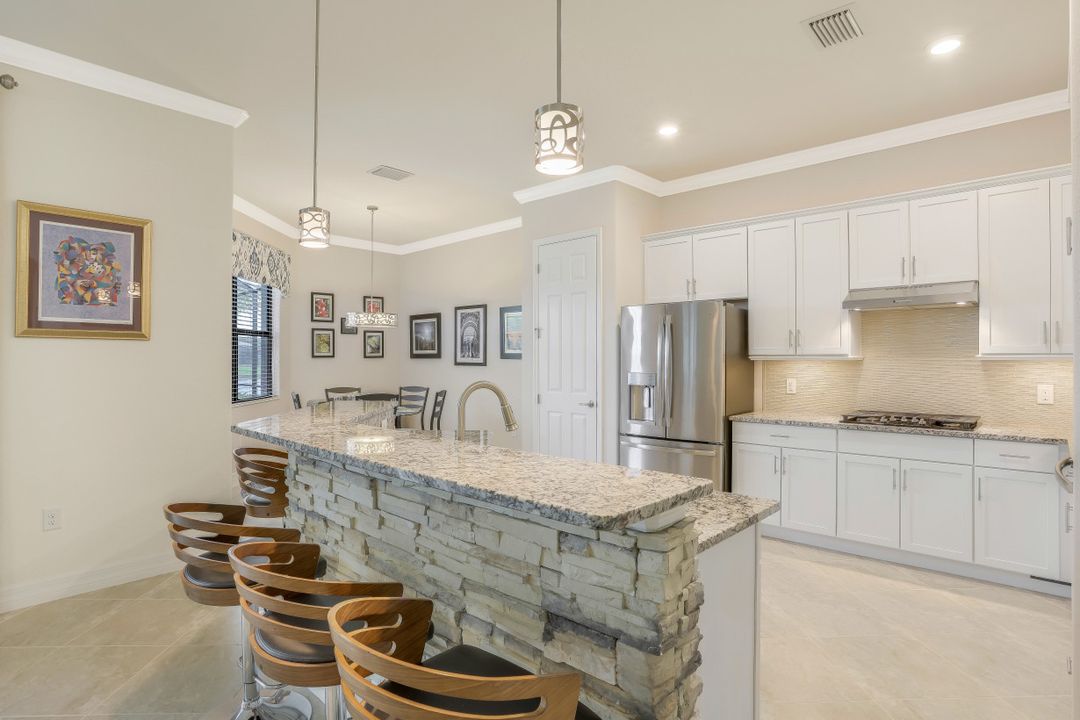 2067 Antigua Ln, Naples, FL 34120
