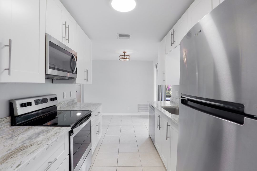 1136 S Alhambra Cir, Naples, FL 34103