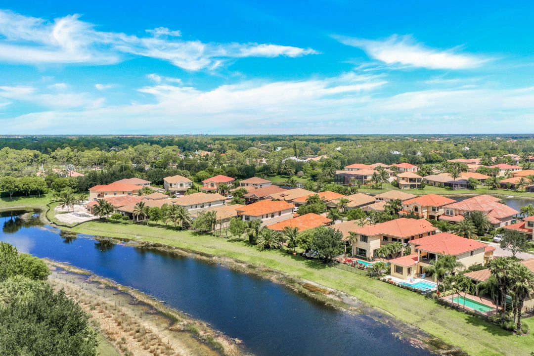 3646 Santaren Ct, Naples, FL 34119