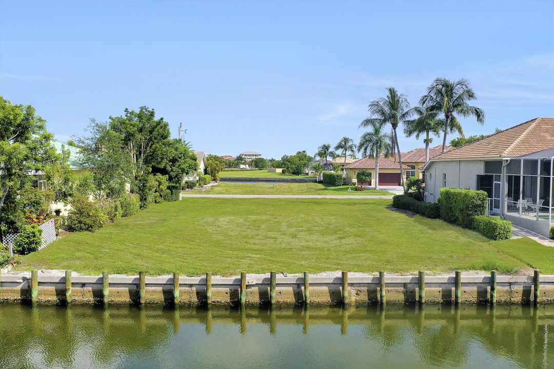 977 Hunt Ct, Marco Island, FL 34145