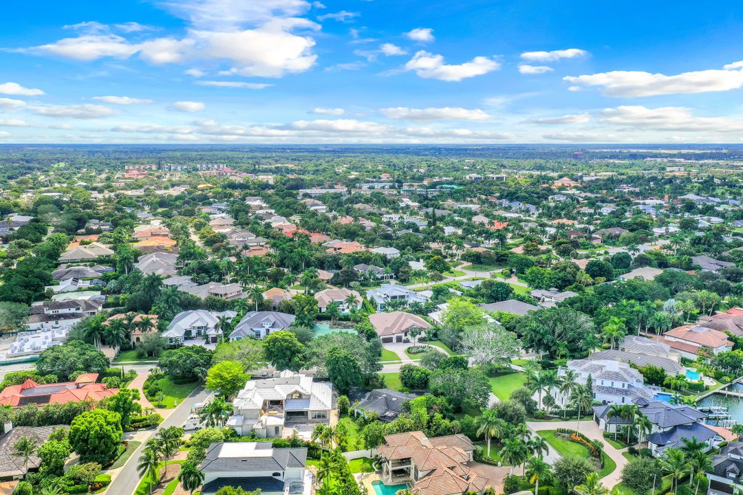 3225 Crayton Rd, Naples, FL 34103