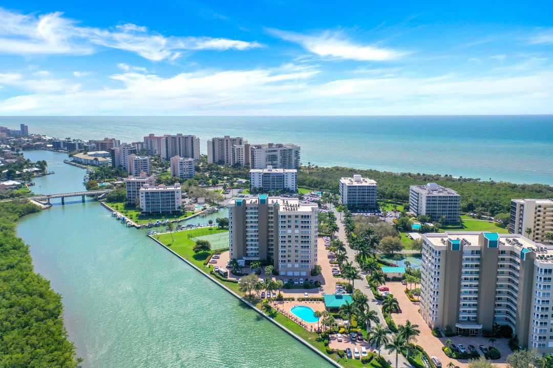 21 Bluebill Ave #905, Naples, FL 34108