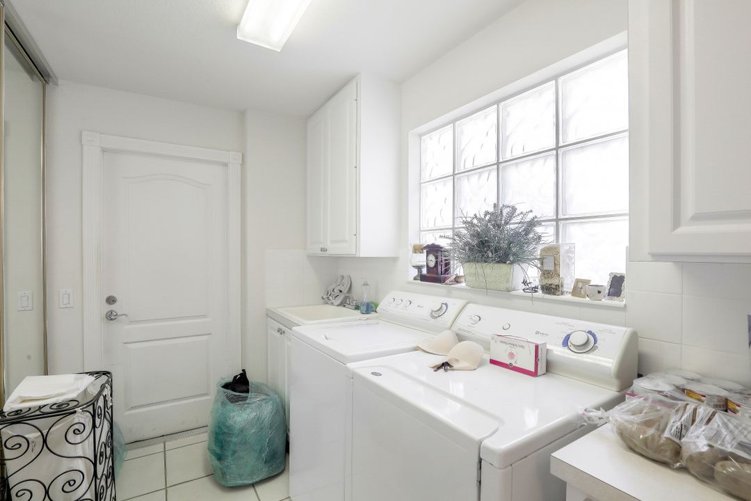 4280 Redonda Ln, Naples, FL 34119