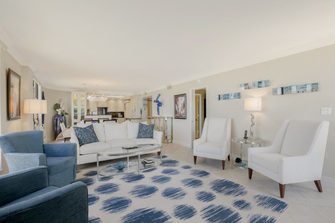 3215 Gulf Shore Blvd N #205, Naples, FL 34103