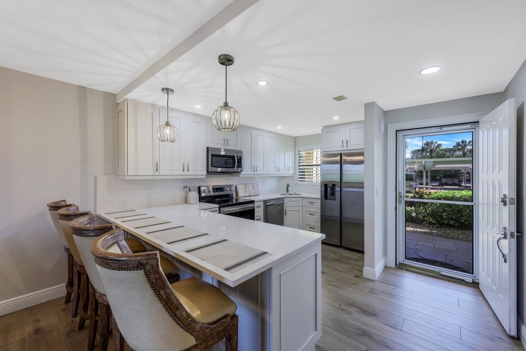 21 High Point Cir E #108, Naples, FL 34103