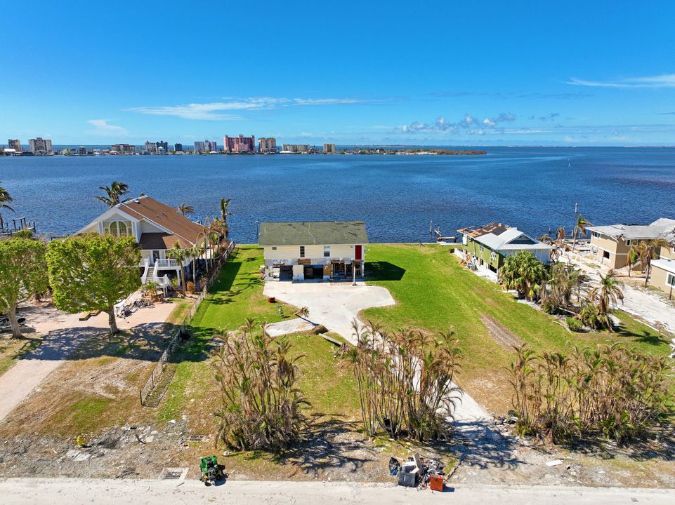 932 San Carlos Dr, Fort Myers Beach, FL 33931