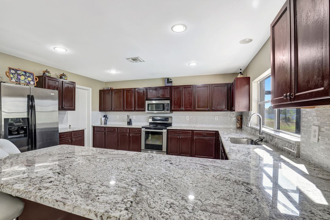 2806 Embers Pkwy W, Cape Coral, FL 33993