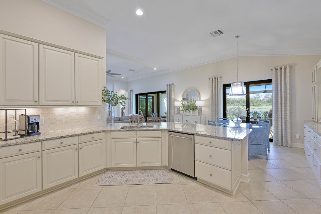 8880 Savona Ct, Naples, FL 34119