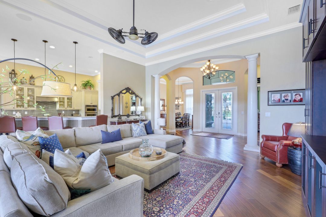 10565 Espanola Dr, Bonita Springs, FL 34135