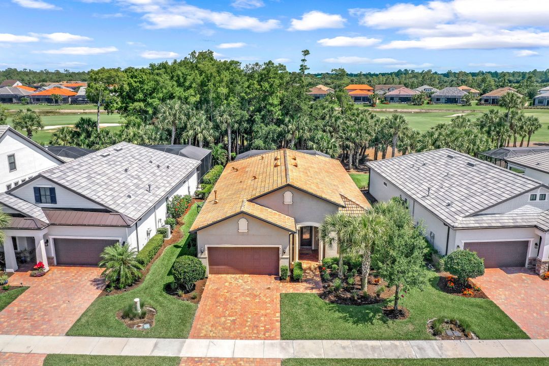 9374 Greyhawk Trl, Naples, FL 34120