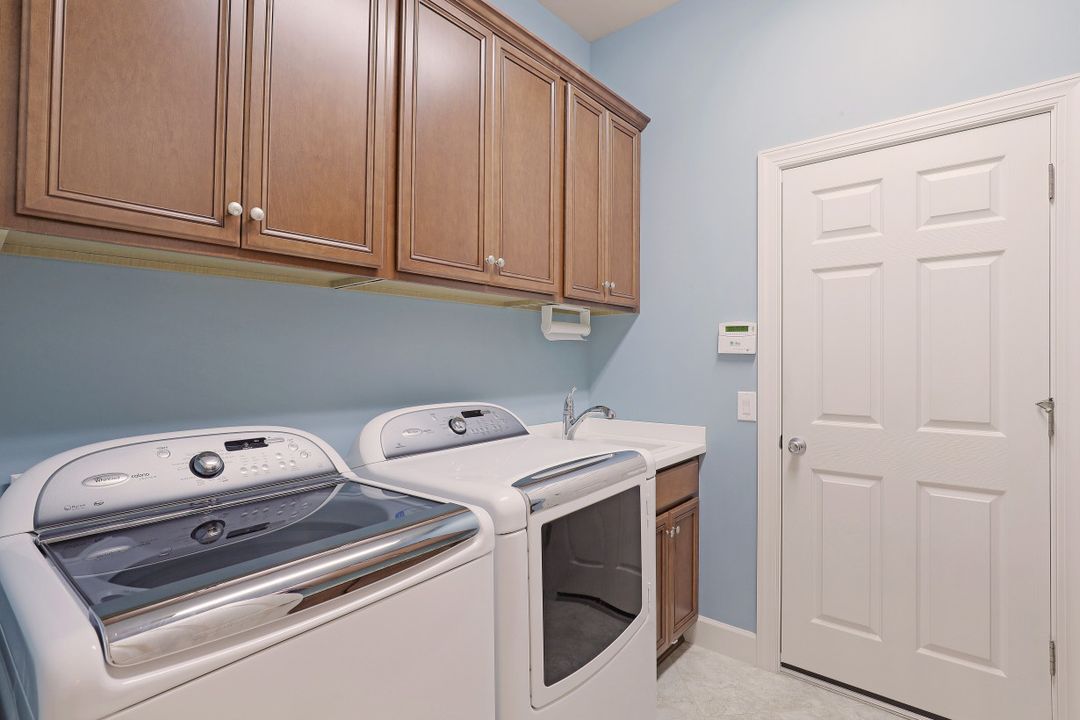 8962 Quarry Dr, Naples, FL 34120