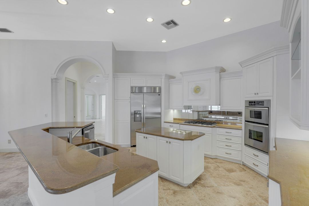 18561 Verona Lago Dr, Miromar Lakes, FL 33913