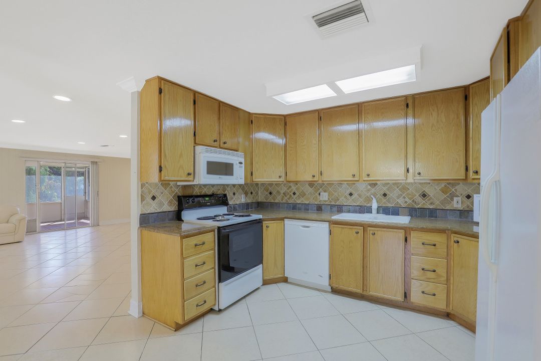 9820 Montana Ct, Bonita Springs, FL 34135