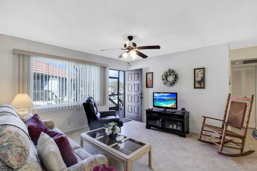 4315 27th Ct SW #19, Naples, FL 34116