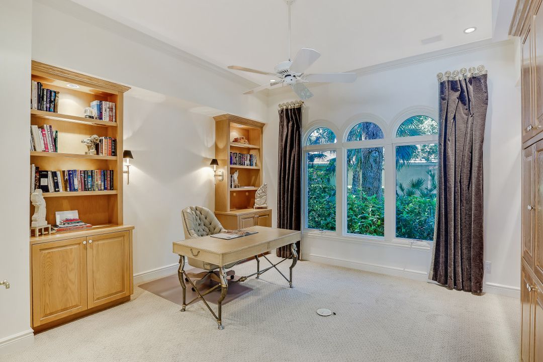 969 Barcarmil Way, Naples, FL 34110