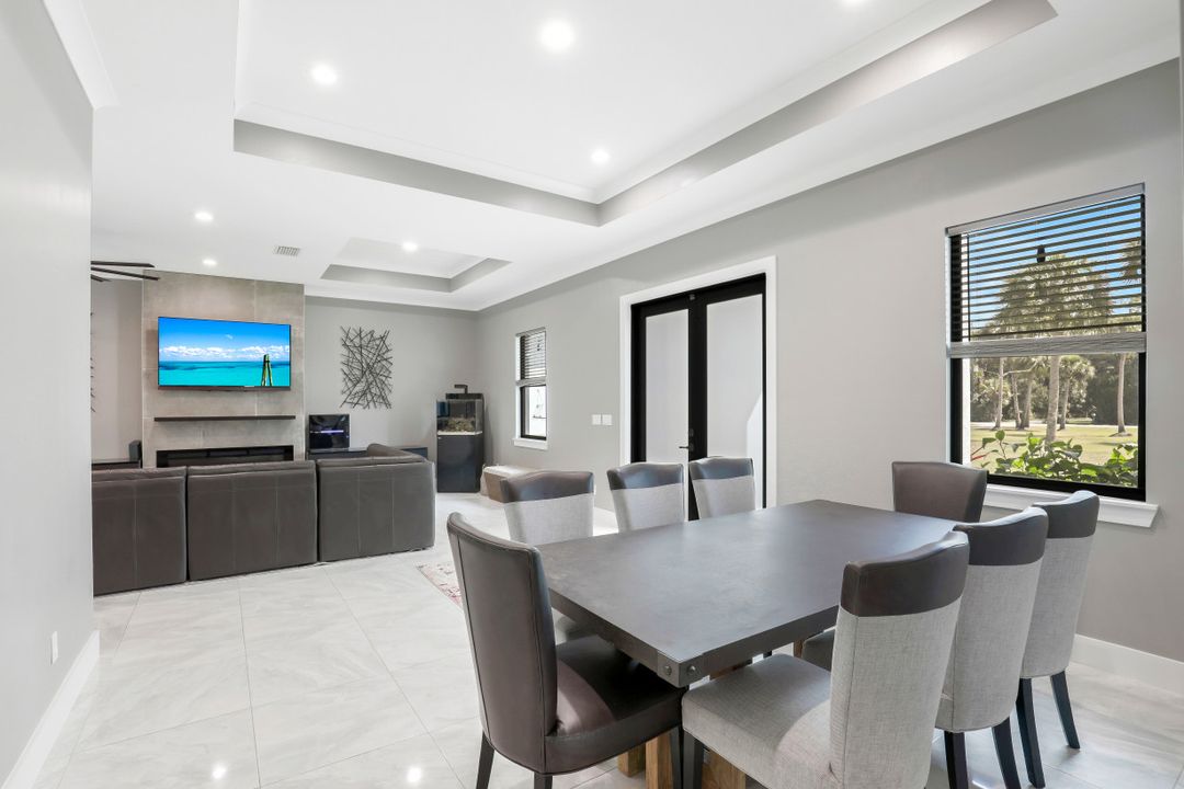 481 7th St NW, Naples, FL 34120