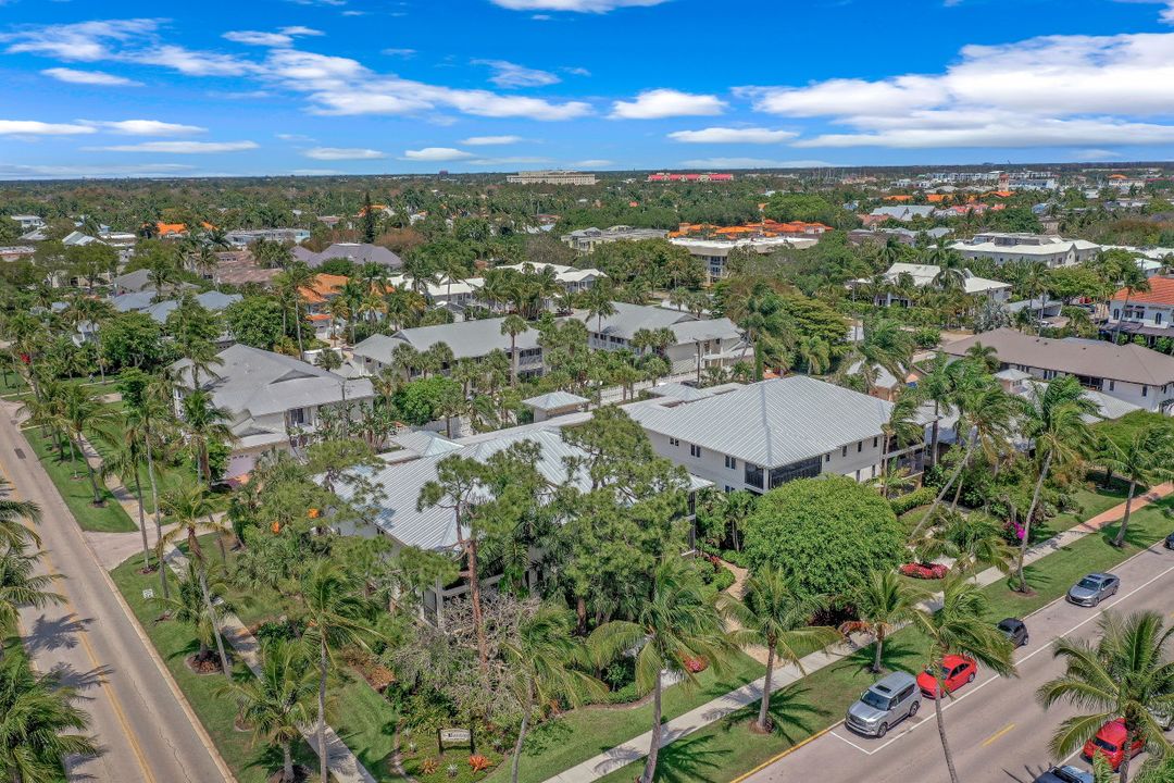 225 5th Ave S #104, Naples, FL 34102