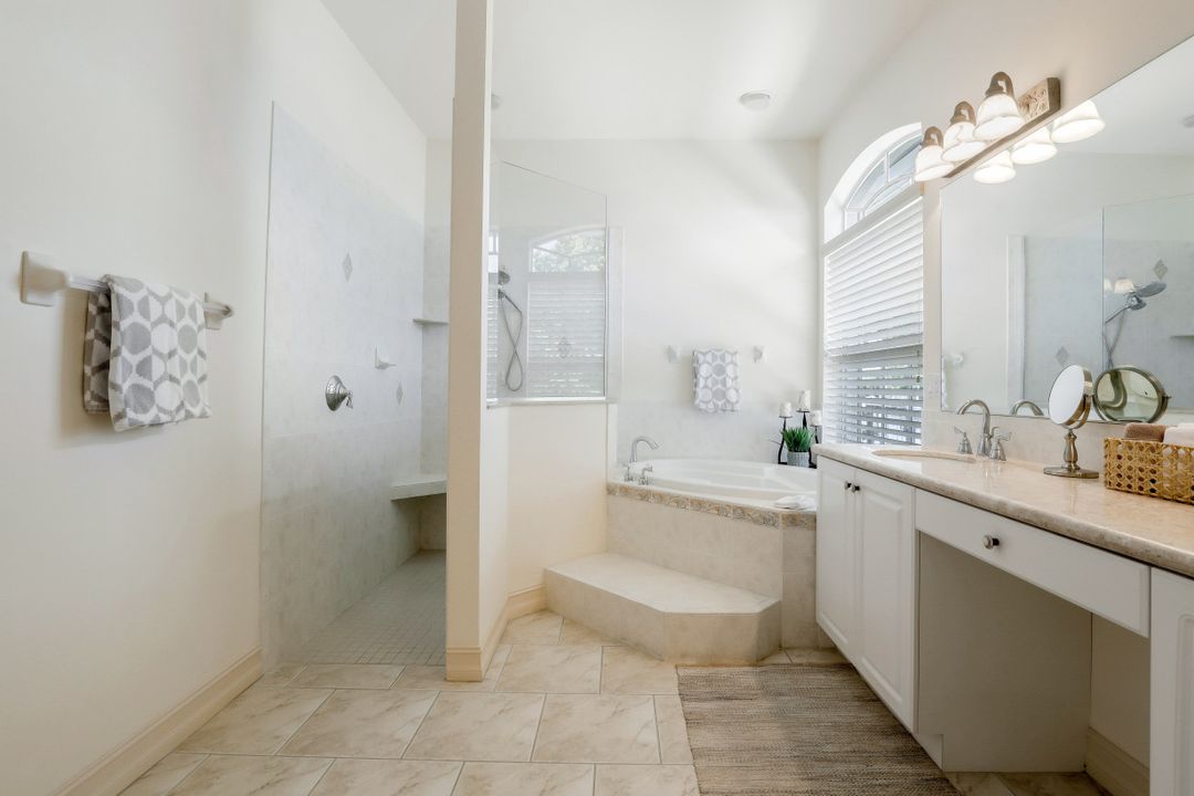 5360 Mikado Ct, Cape Coral, FL 33904