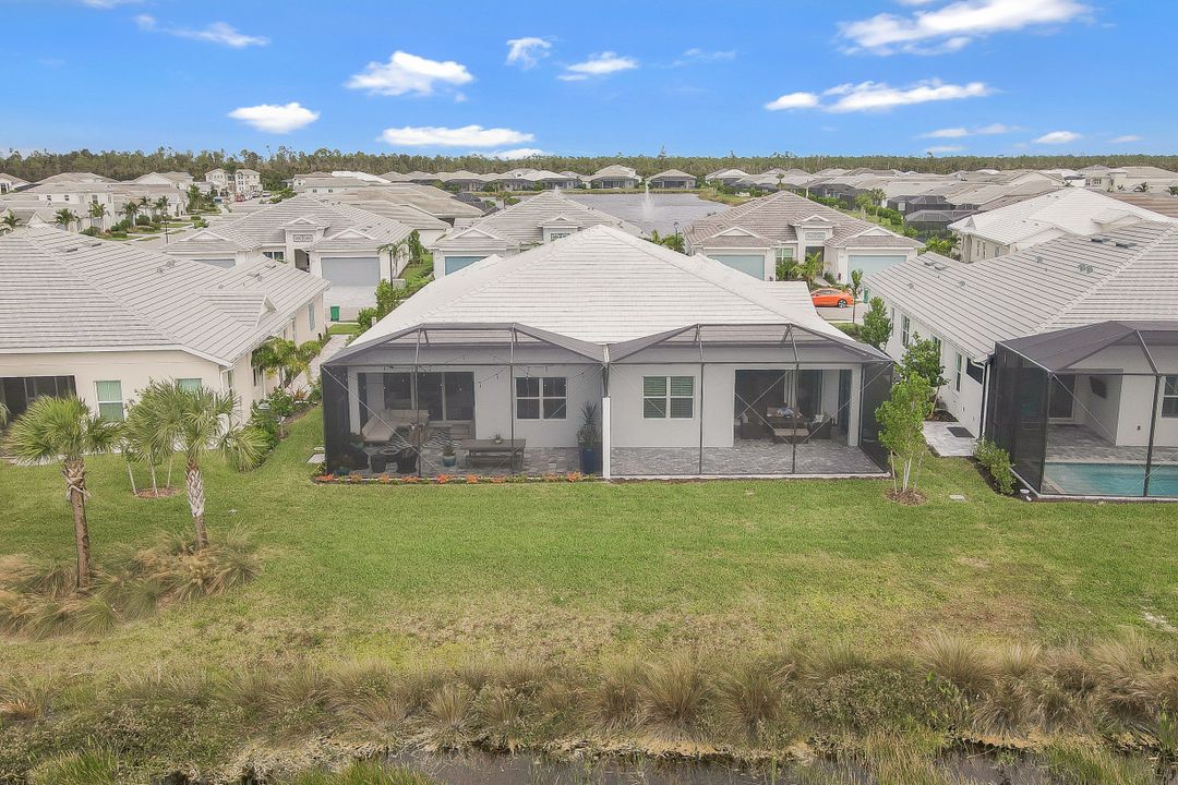 8967 St Lucia Dr, Naples, FL 34114