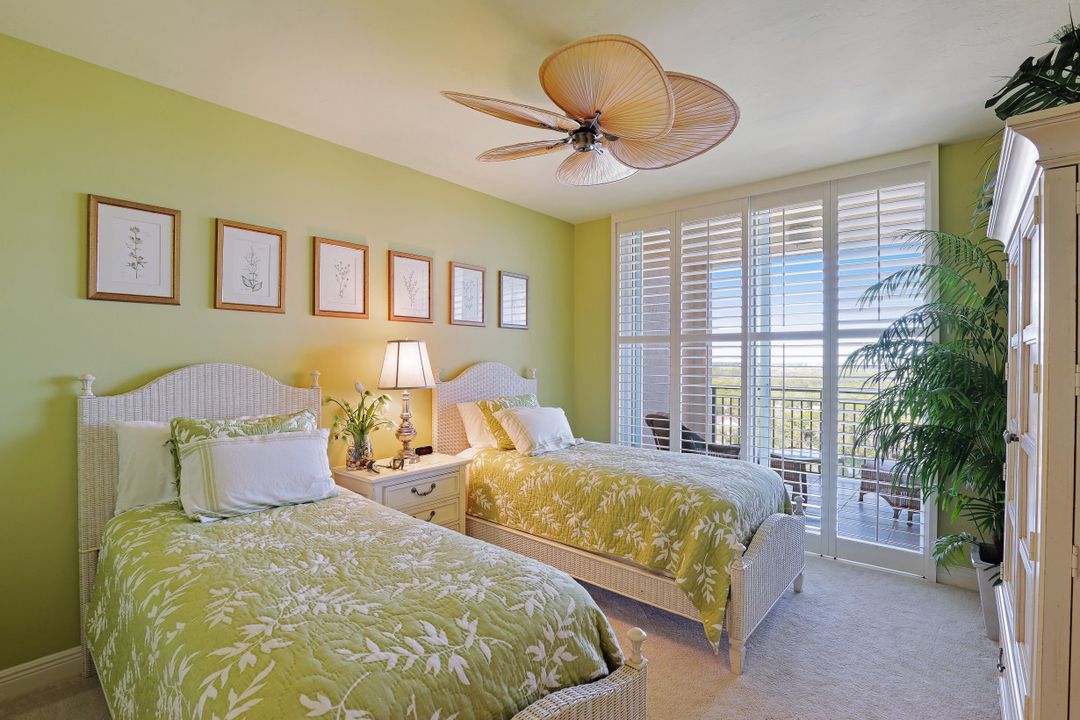 445 Cove Tower Dr #1402, Naples, FL 34110