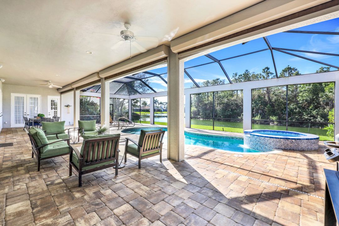 8072 Tiger Lily Dr, Naples, FL 34113