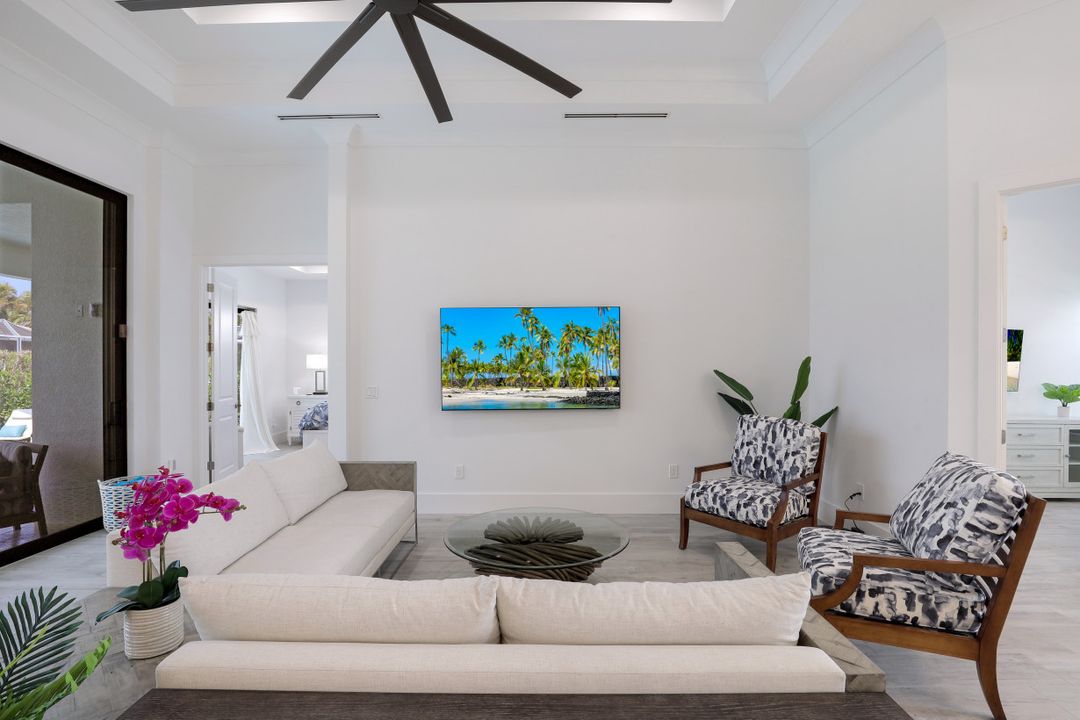 670 Amber Dr, Marco Island, FL 34145