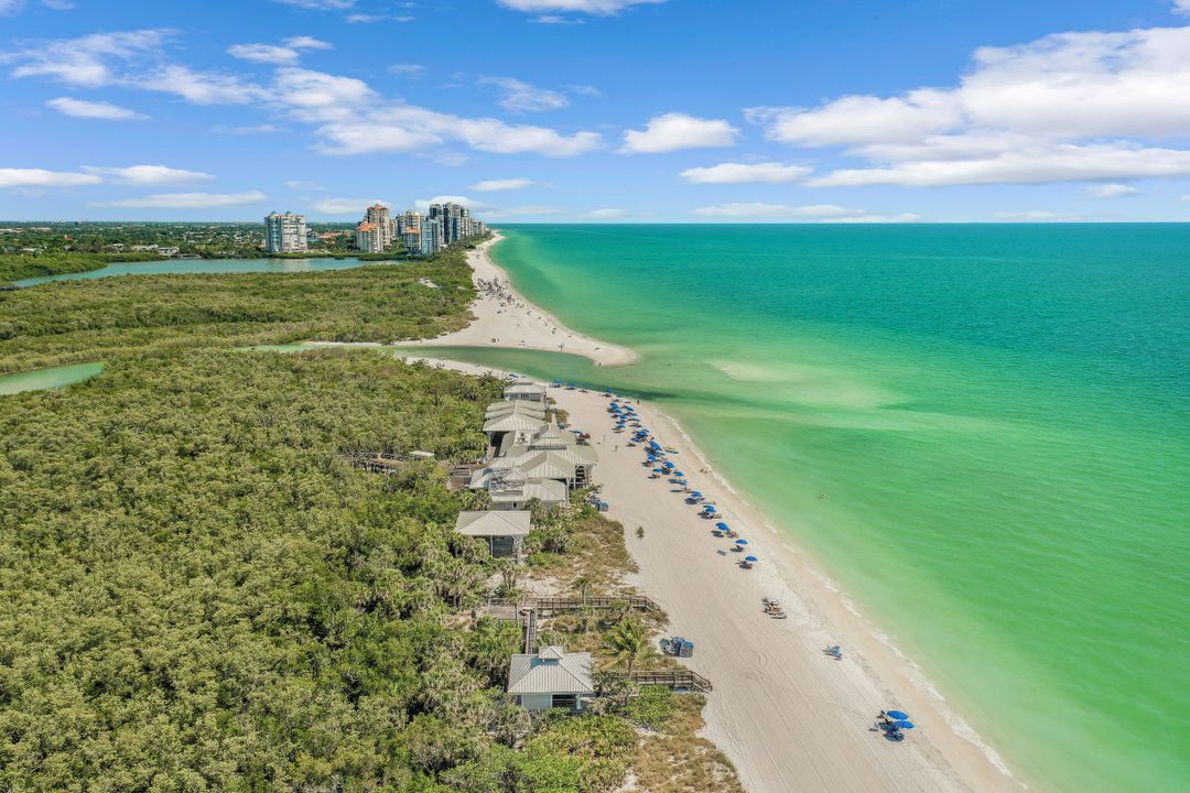 5601 Turtle Bay Dr, Naples, FL 34108