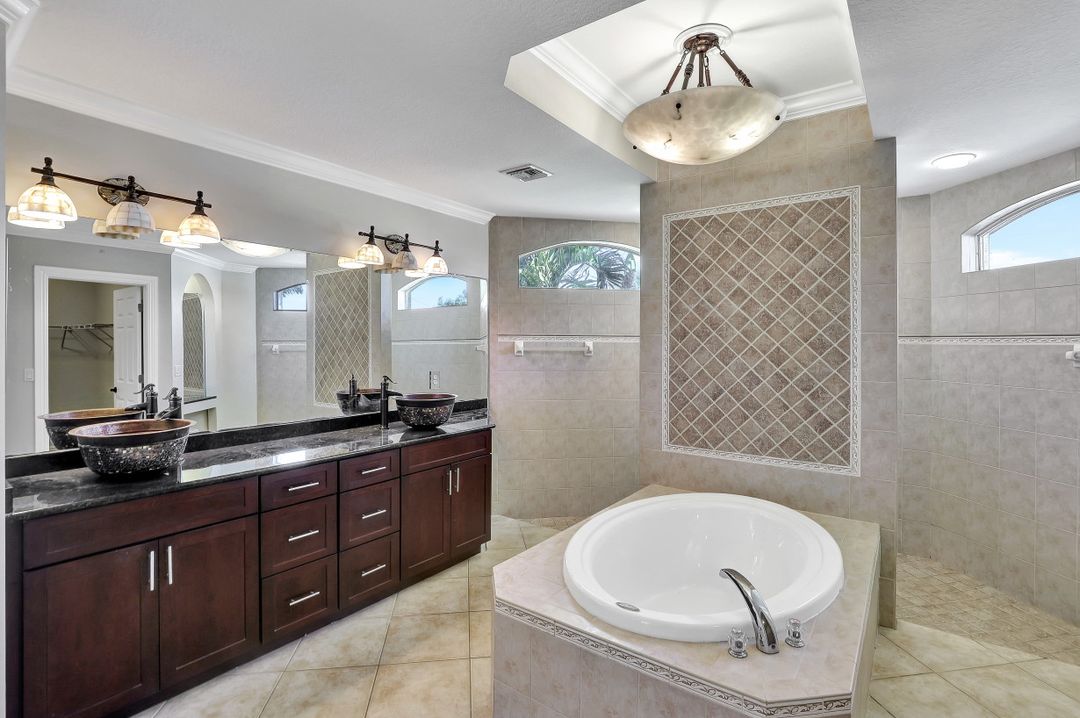 2538 SW 35th Ln, Cape Coral, FL 33914