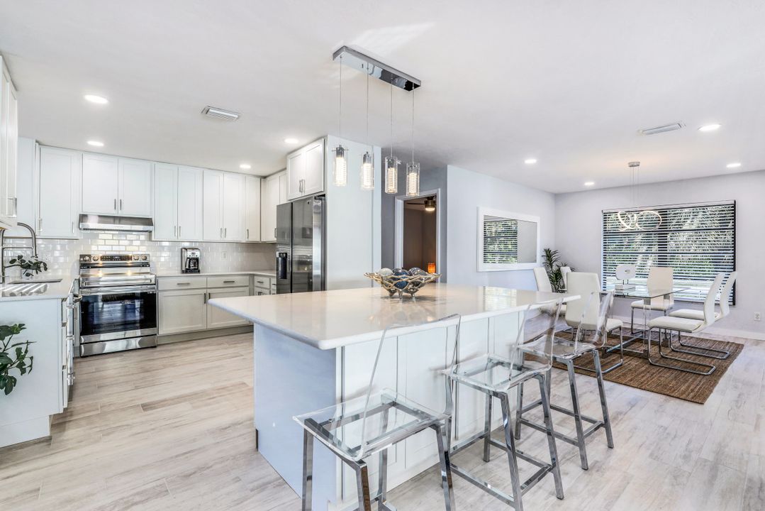 703 92nd Ave N, Naples, FL 34108