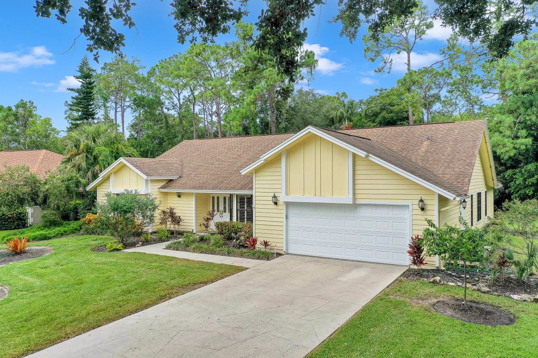 2259 Queens Way, Naples, FL 34112