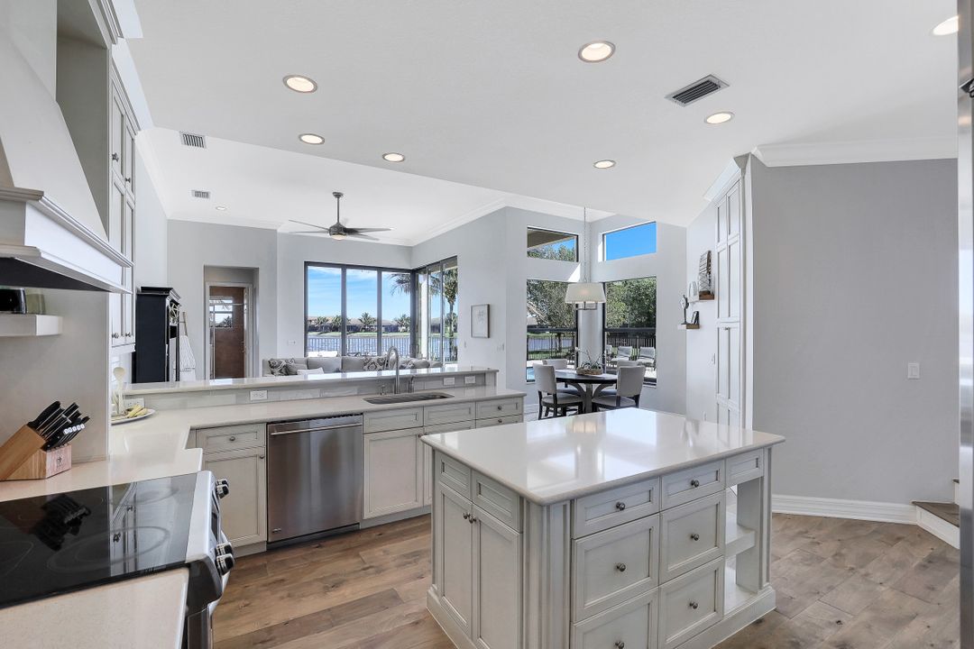 3025 Cinnamon Bay Cir, Naples, FL 34119